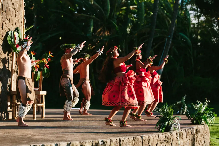 Which Hawaii Luau Has the Best Setting for Your Travel Style